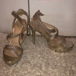 High heel gold shoe